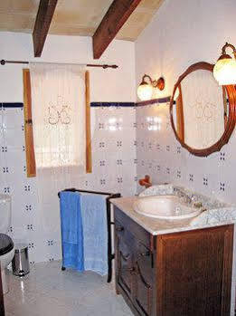 Sa Cova Vella Farm stay *